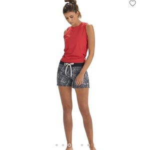 Vuori
Women's Sea Bound Board Short - Size Large
